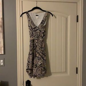 J Crew, size 2. This dress is ready for whatever your weekend has in store.
